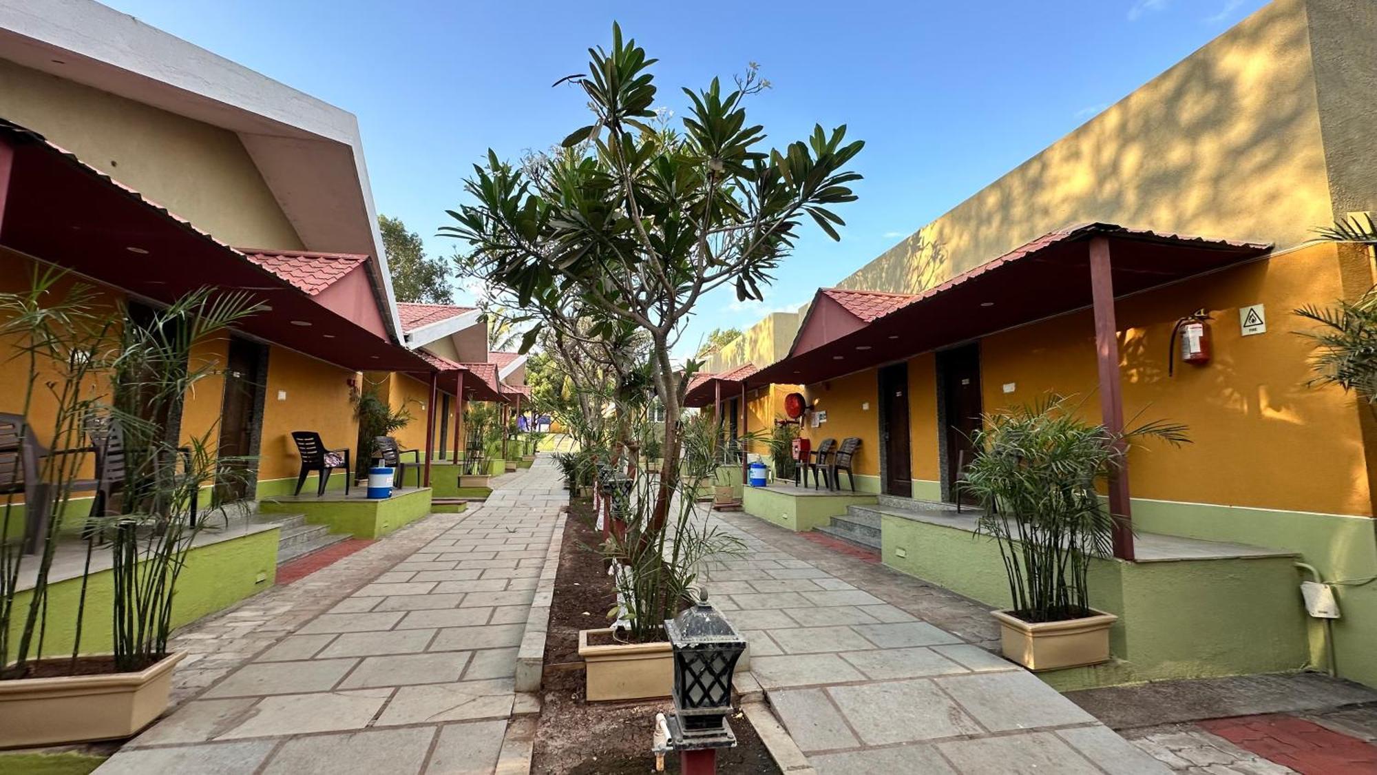 Lion Park Hotel & Resorts Sasan Gir Exterior photo