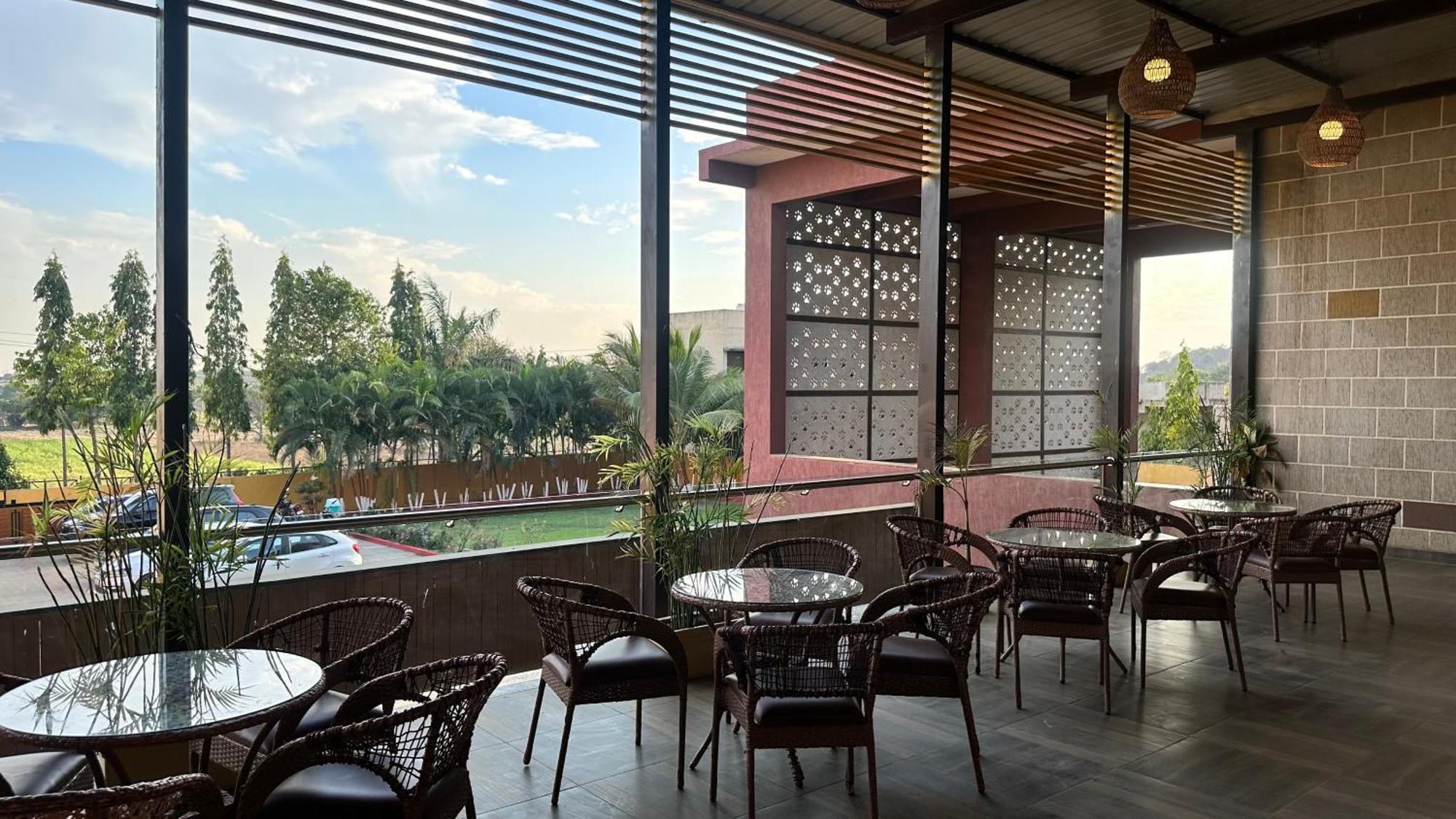 Lion Park Hotel & Resorts Sasan Gir Exterior photo
